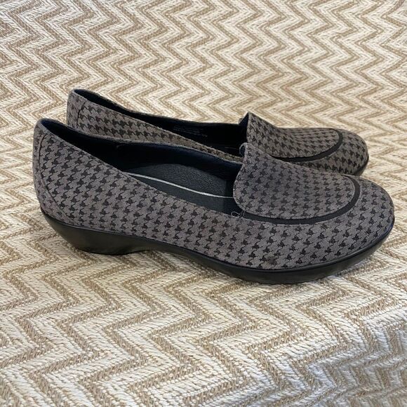 Dansko Debra Houndstooth Grey Suede Loafers - Picture 1 of 8